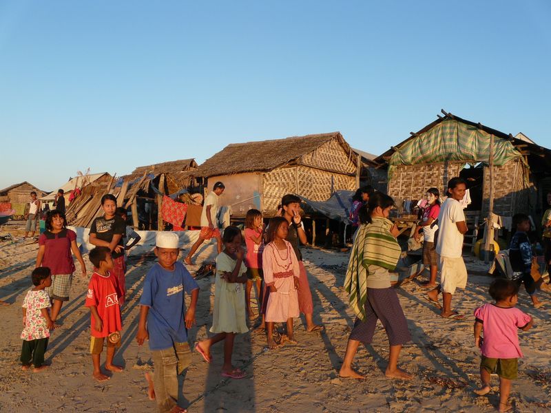 village bajo laut